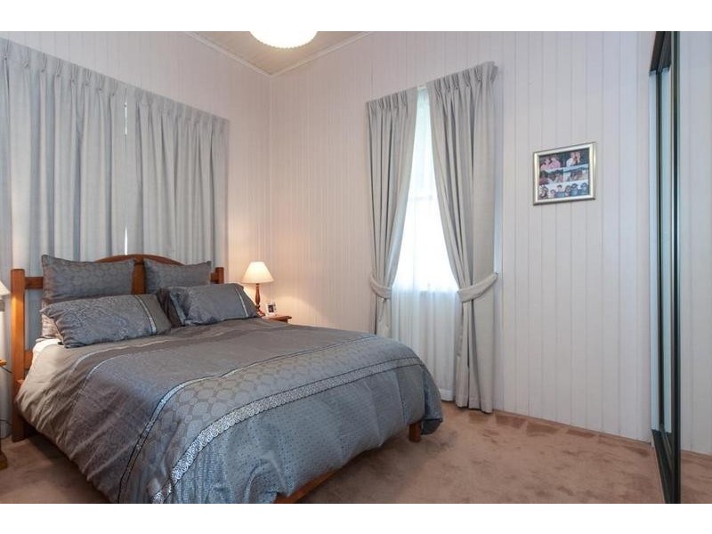 185 Blackstone Road, Silkstone QLD 4304