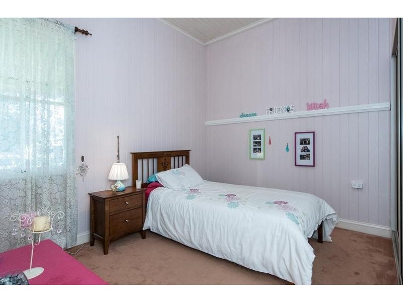 185 Blackstone Road, Silkstone QLD 4304