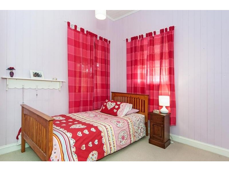 185 Blackstone Road, Silkstone QLD 4304