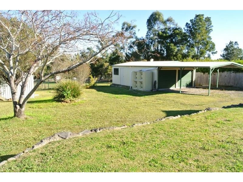 8 Farrell Drive, Walloon QLD 4306