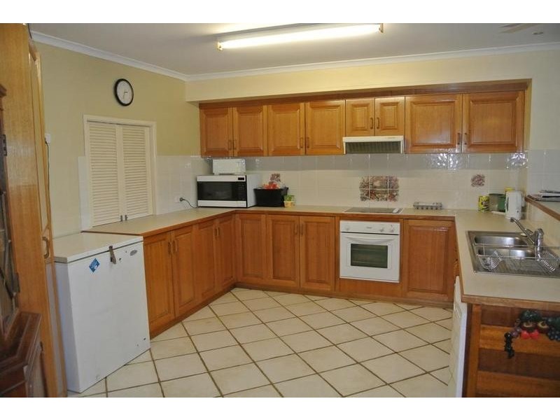 8 Farrell Drive, Walloon QLD 4306