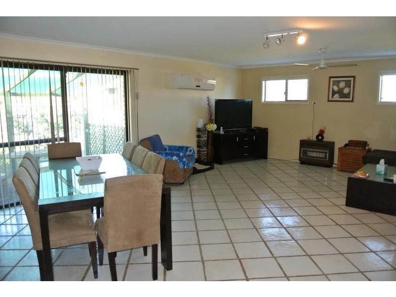 8 Farrell Drive, Walloon QLD 4306