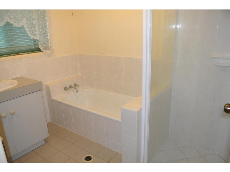 8 Farrell Drive, Walloon QLD 4306