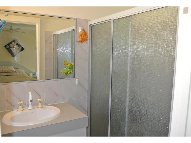 8 Farrell Drive, Walloon QLD 4306