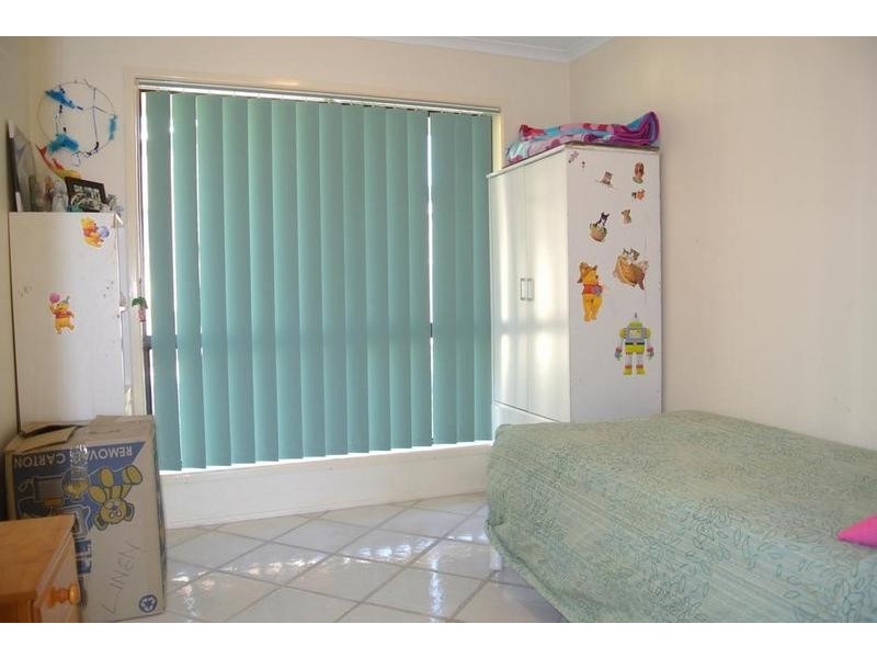 8 Farrell Drive, Walloon QLD 4306