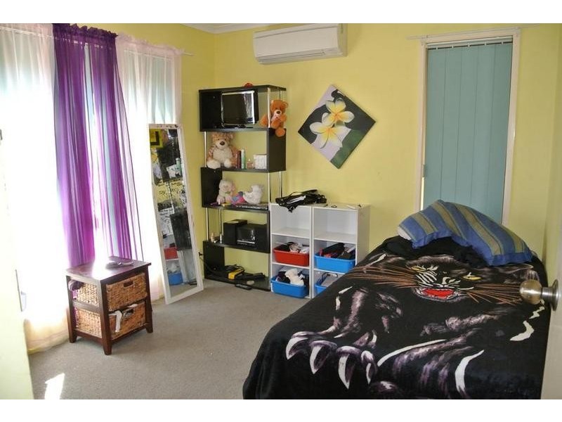 8 Farrell Drive, Walloon QLD 4306