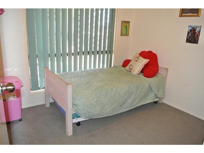 8 Farrell Drive, Walloon QLD 4306
