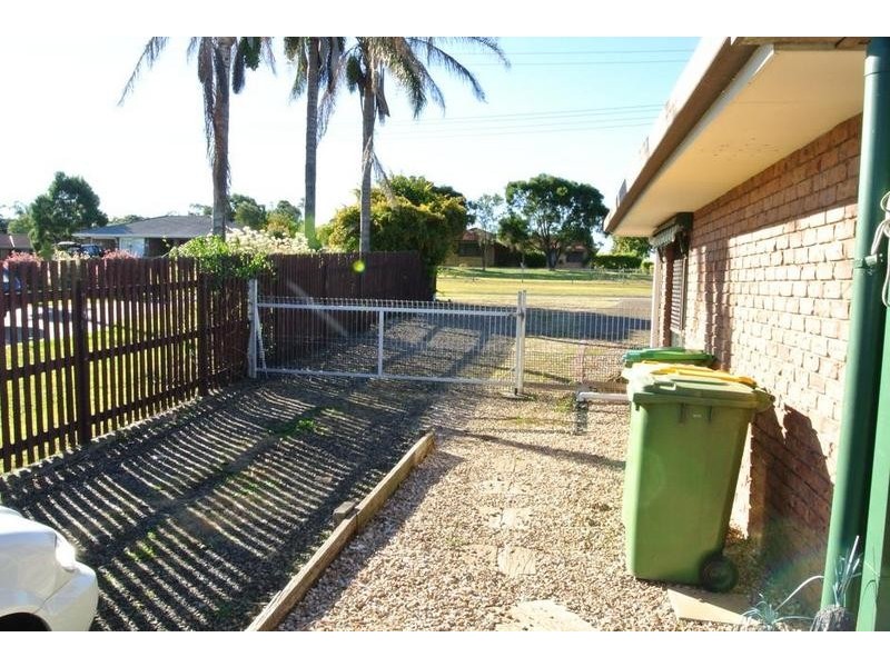 8 Farrell Drive, Walloon QLD 4306