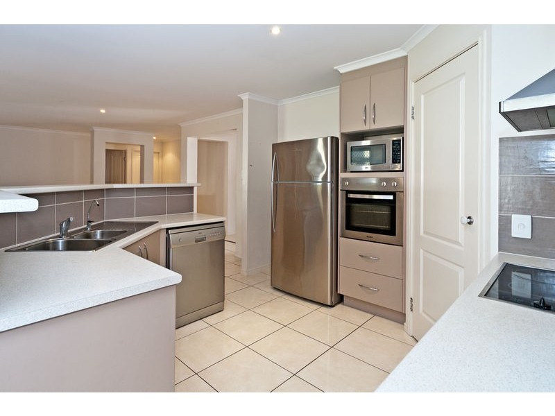 78 Kensington Drive, Flinders View QLD 4305