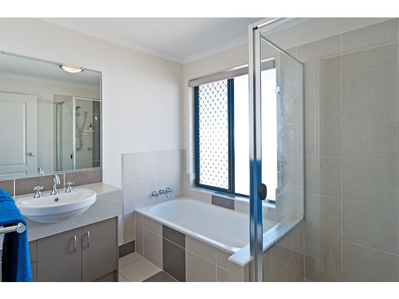 78 Kensington Drive, Flinders View QLD 4305