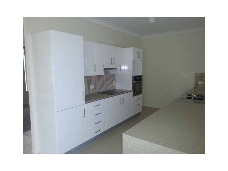 6 Lilly Court, Yamanto QLD 4305