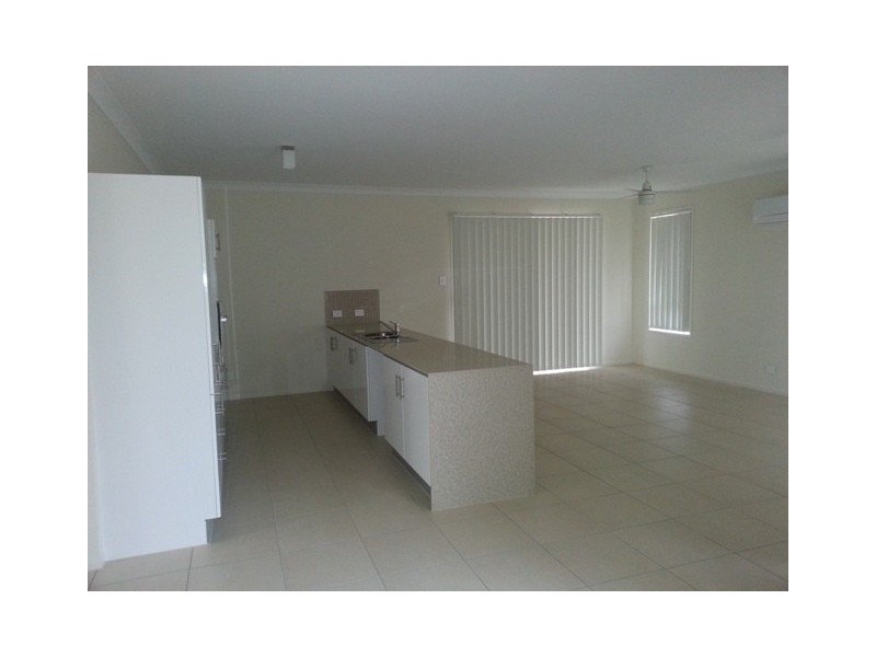 6 Lilly Court, Yamanto QLD 4305