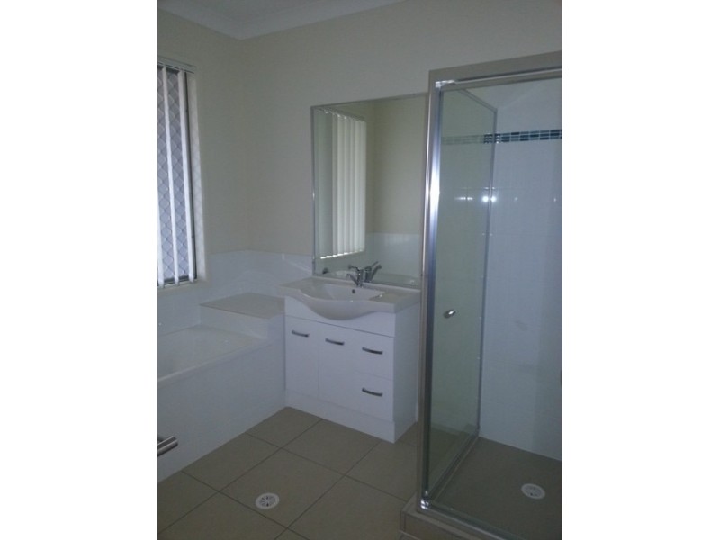 6 Lilly Court, Yamanto QLD 4305