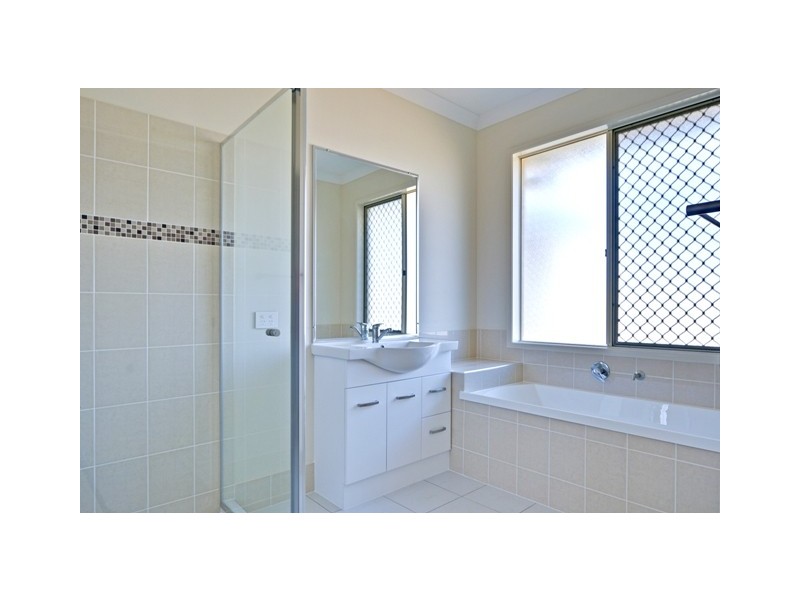 11 Lilly Court, Yamanto QLD 4305