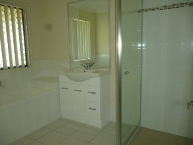 3 Iris Court, Yamanto QLD 4305