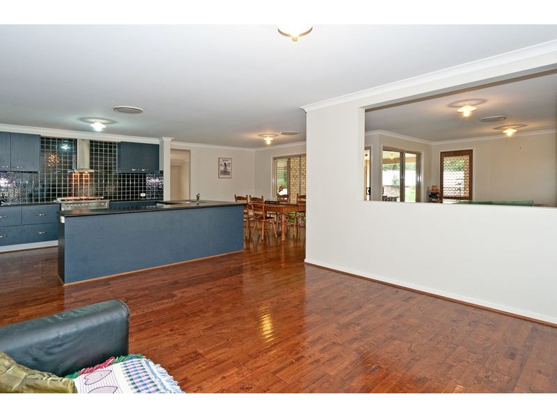 84 Kensington Drive, Flinders View QLD 4305