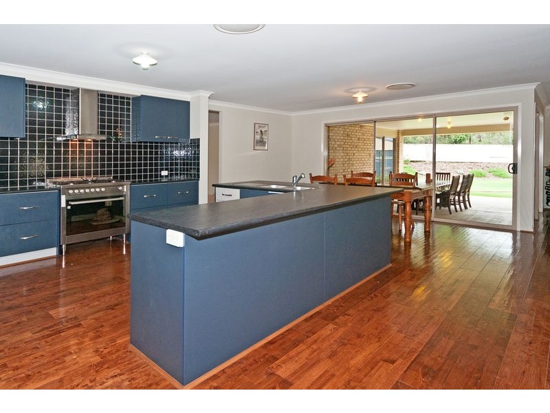 84 Kensington Drive, Flinders View QLD 4305