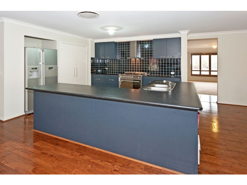 84 Kensington Drive, Flinders View QLD 4305