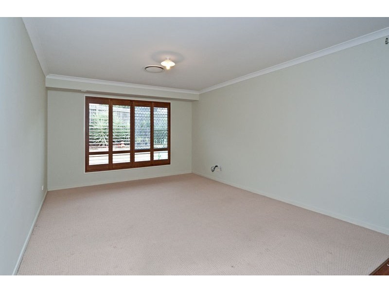 84 Kensington Drive, Flinders View QLD 4305