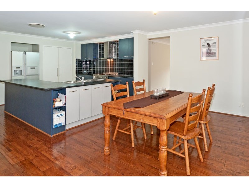 84 Kensington Drive, Flinders View QLD 4305