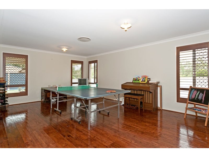 84 Kensington Drive, Flinders View QLD 4305