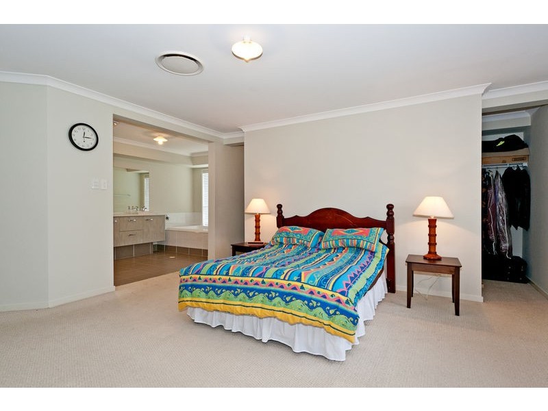 84 Kensington Drive, Flinders View QLD 4305