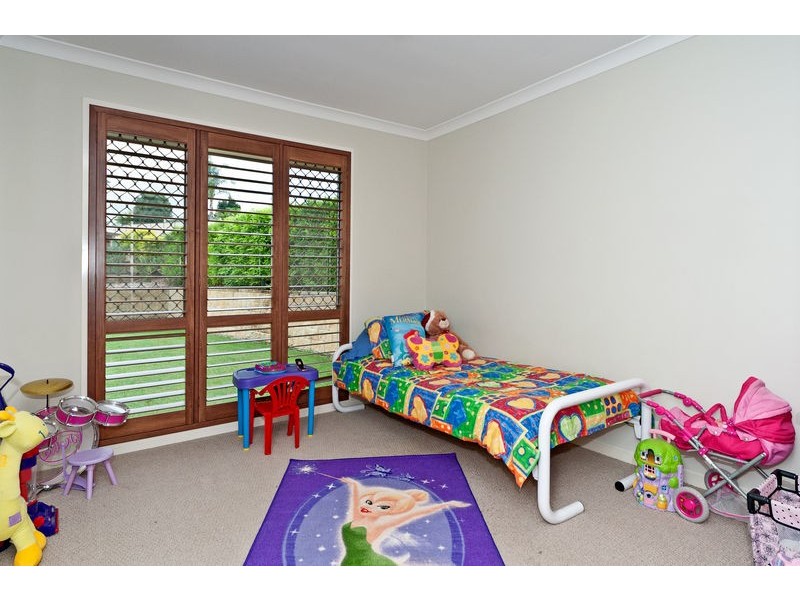 84 Kensington Drive, Flinders View QLD 4305