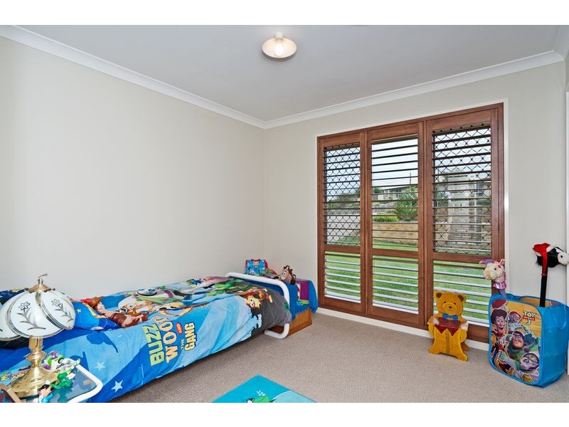 84 Kensington Drive, Flinders View QLD 4305