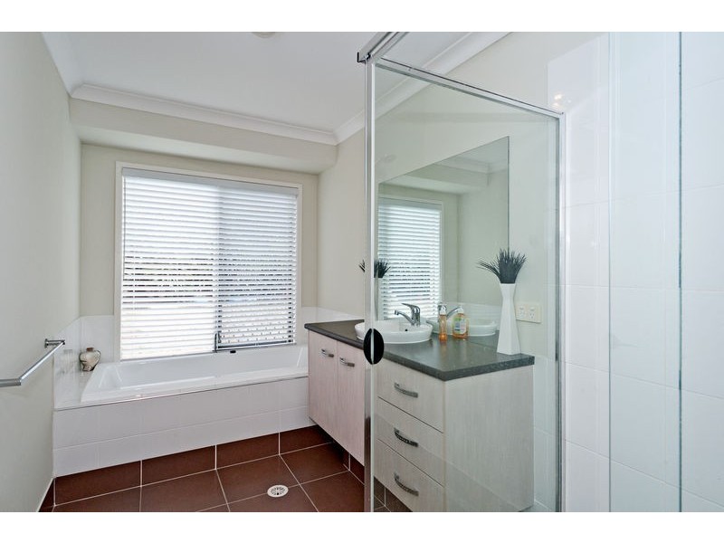 84 Kensington Drive, Flinders View QLD 4305