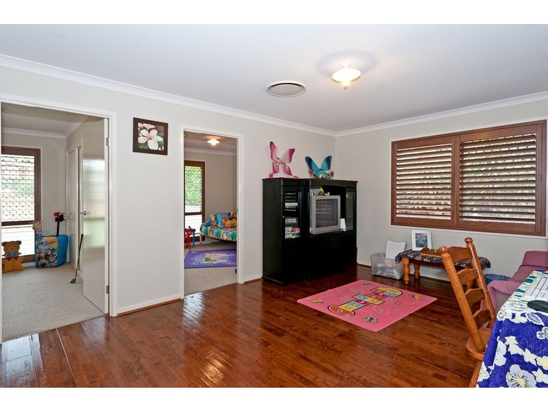 84 Kensington Drive, Flinders View QLD 4305