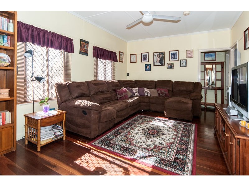 1 Rex Street, Eastern Heights QLD 4305