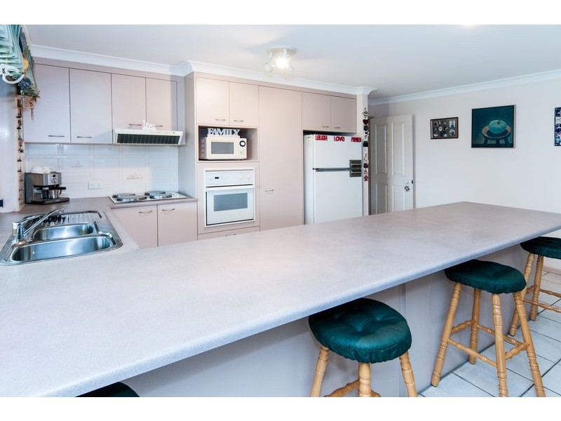 6 Japonica Court, Yamanto QLD 4305