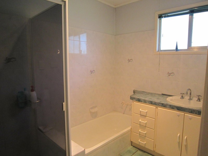 18 Raceview Street, Raceview QLD 4305