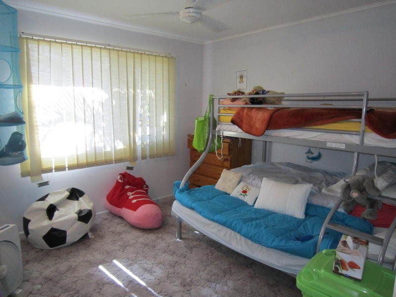 18 Raceview Street, Raceview QLD 4305