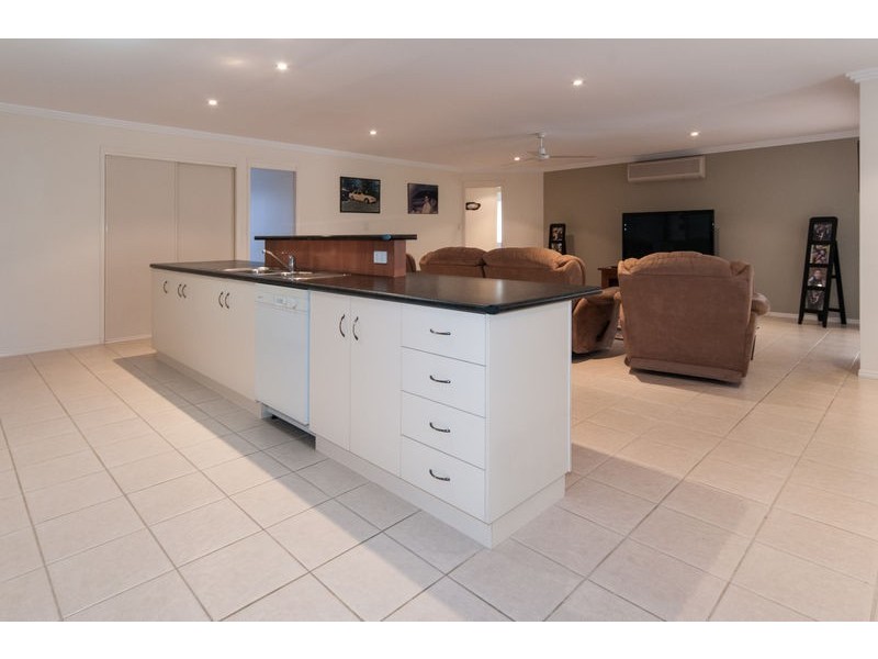 25 Chestnut Drive, Flinders View QLD 4305