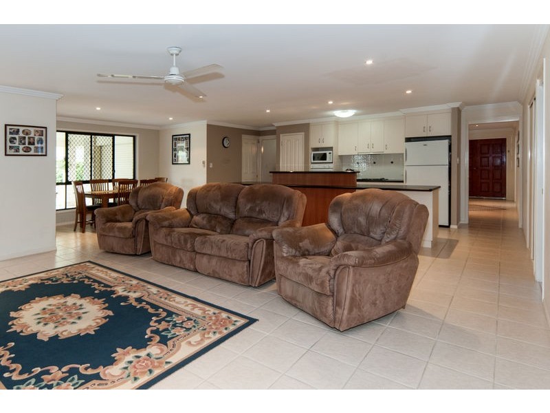 25 Chestnut Drive, Flinders View QLD 4305