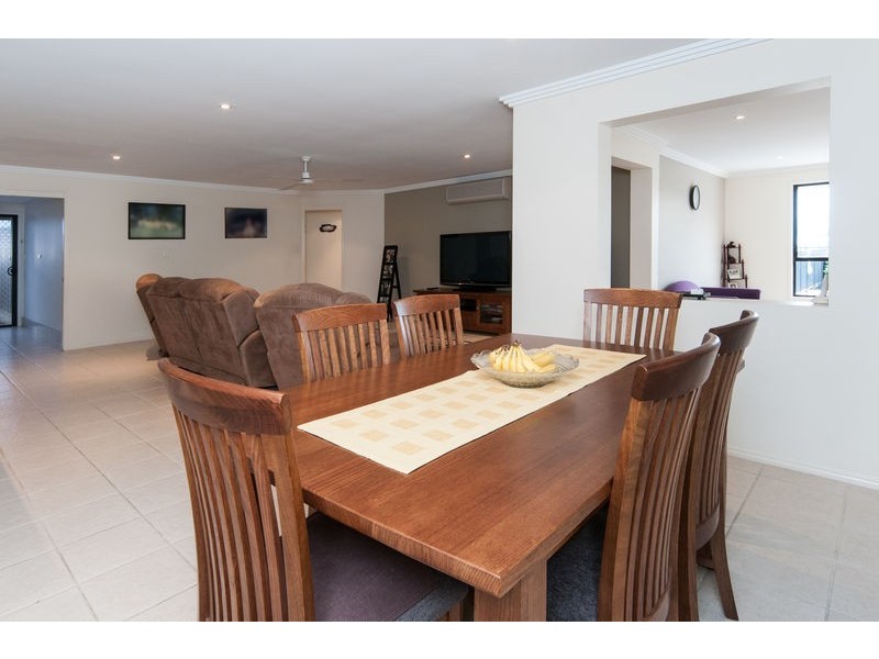 25 Chestnut Drive, Flinders View QLD 4305