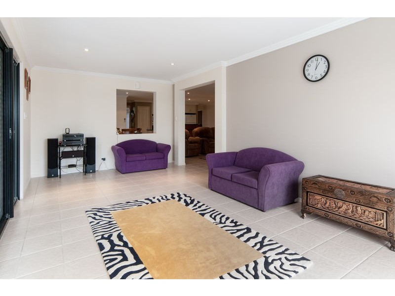 25 Chestnut Drive, Flinders View QLD 4305