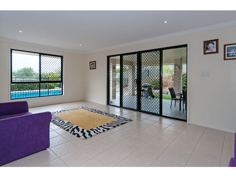 25 Chestnut Drive, Flinders View QLD 4305