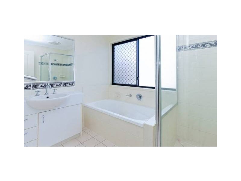 16 Creekside Drive, Springfield Lakes QLD 4300