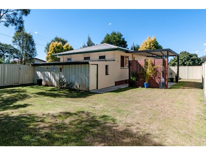 24 Leslie Street, East Ipswich QLD 4305