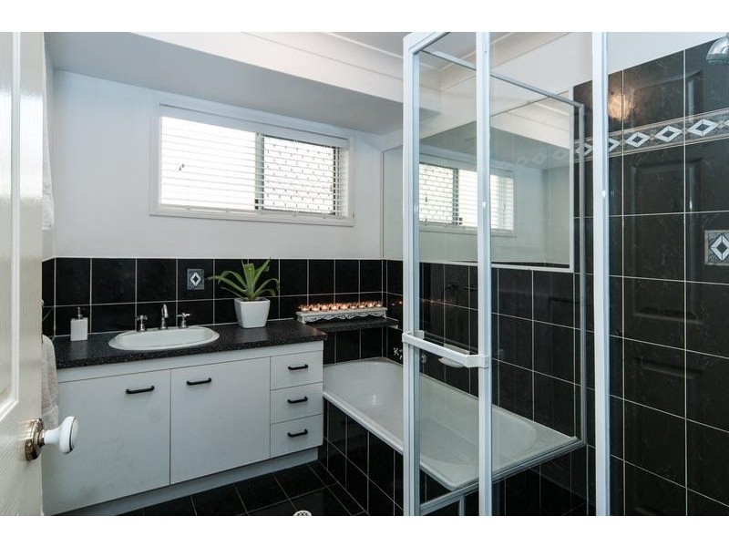 5 Sheppey Place, Yamanto QLD 4305