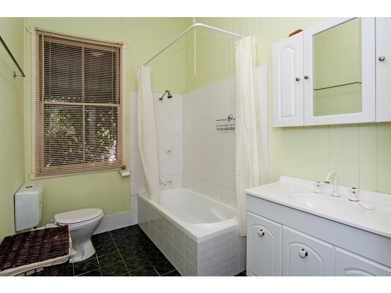 2 Feeney Lane, East Ipswich QLD 4305
