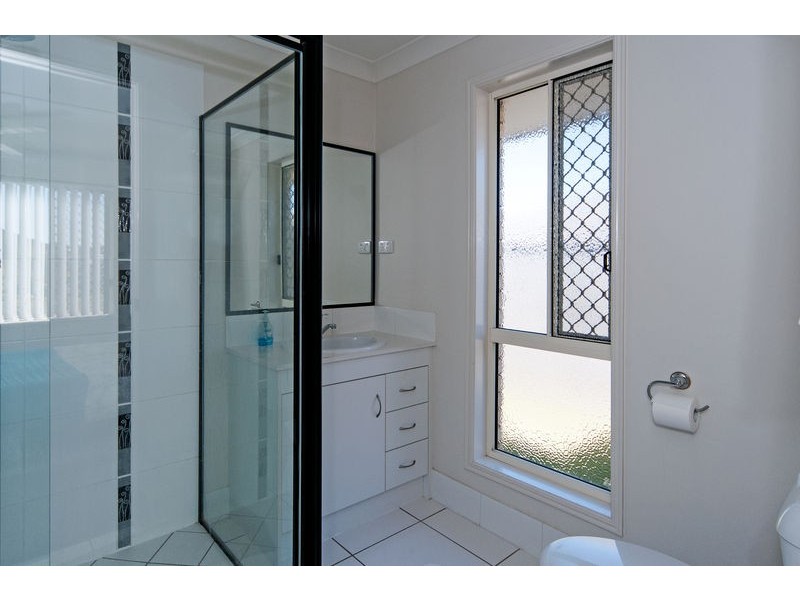 17 Windermere Street, Raceview QLD 4305