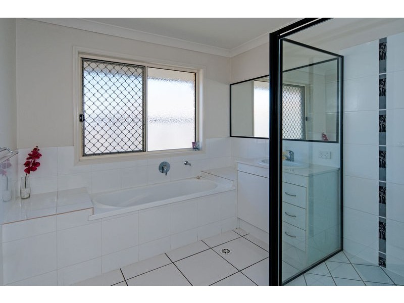 17 Windermere Street, Raceview QLD 4305