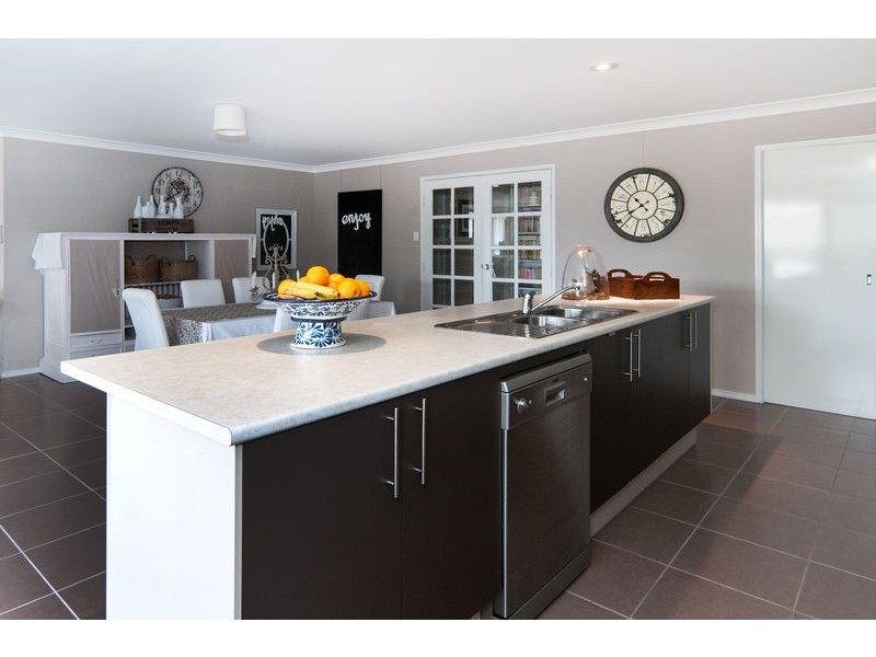 5 Bridge Street, North Booval QLD 4304