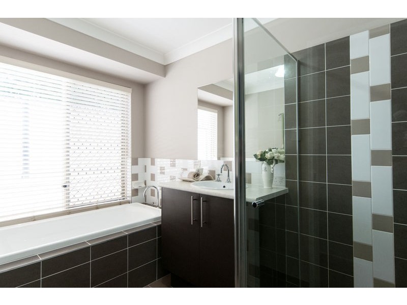 5 Bridge Street, North Booval QLD 4304