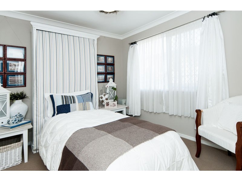 5 Bridge Street, North Booval QLD 4304