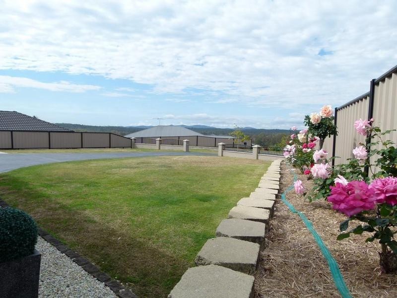 27 Harrison Grove, Deebing Heights QLD 4306