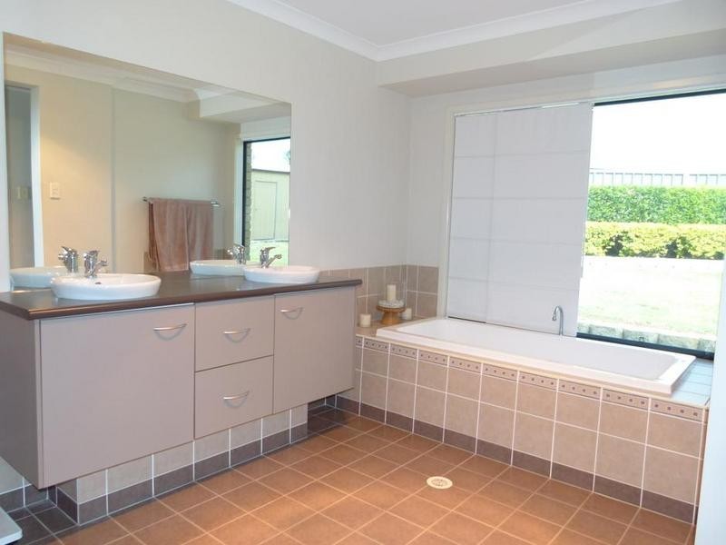 27 Harrison Grove, Deebing Heights QLD 4306